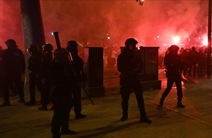 PSG şampiyon oldu, Paris karıştı: 81 gözaltı