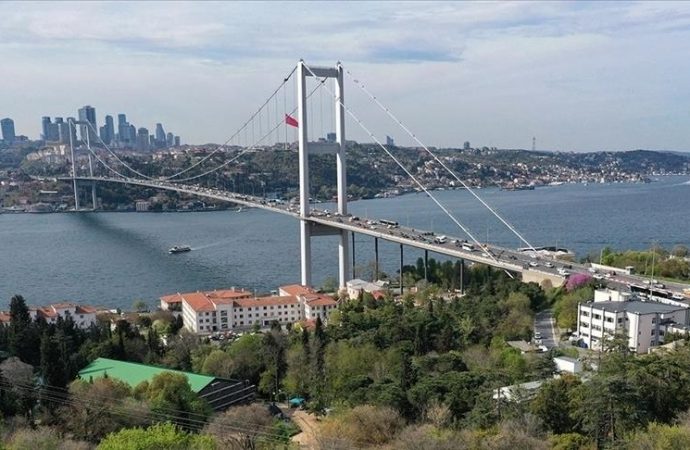 Boğazda gemi trafiği çift yönlü askıda: Bu kez de yelken yarışı için