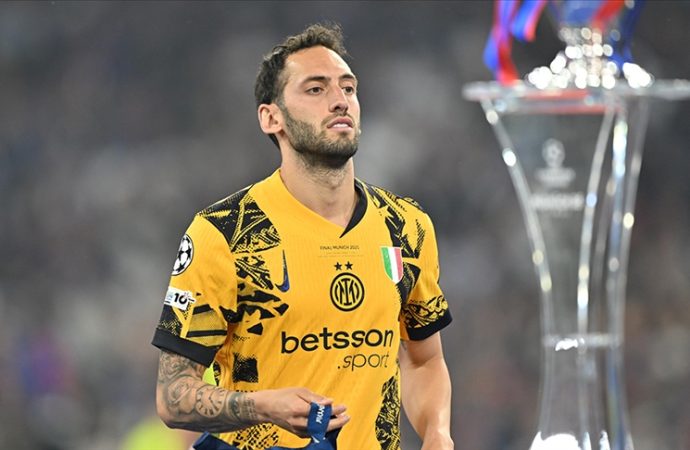 Hakan Çalhanoğlu ‘Devler Ligi’ finalinde iki kez forma giyen ilk milli futbolcu