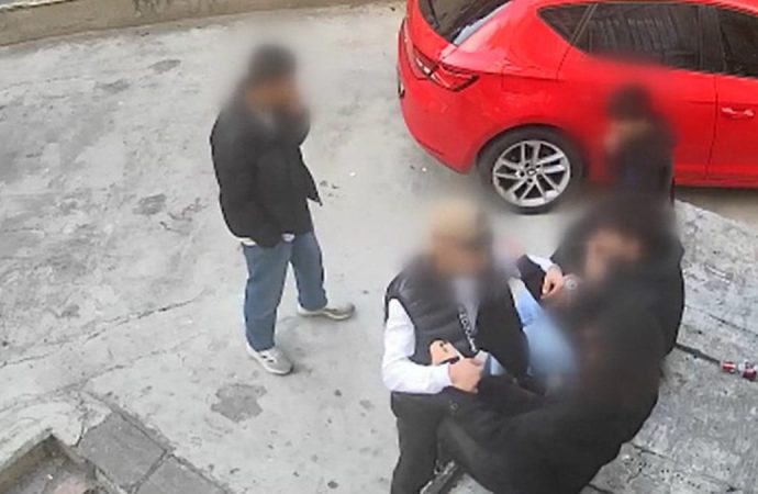 Güpegündüz gasp yaptı, ev hapsi verildi
