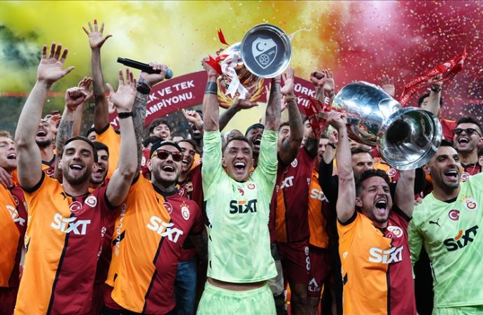Galatasaray, sezonu çifte kupa mutluluğuyla kapattı