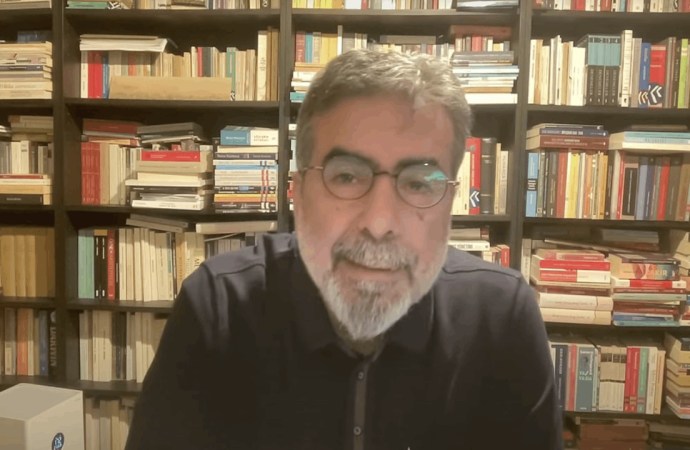 Dücane Cündioğlu şimdi de ‘felsefe trolü’ oldu