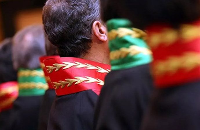Adliyenin ayakkabı boyacısı ‘dosyanı kapatırım’ dedi, 120 bin TL aldı