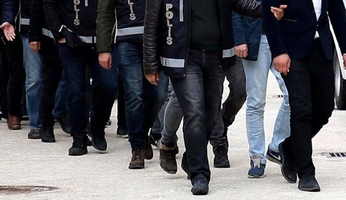 Sahte kimlikle kargo acentesi kurdular, uyuşturucu kaçakçılığı yaptılar