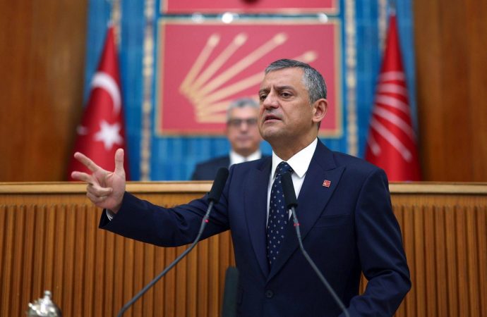 Özgür Özel: 2 milyon üyemiz, Atatürk’ün partisine seçim olmadan gelecek adamın alnını karışlar