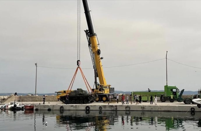 Saros Körfezi’nde spor için bir de tank batırıldı