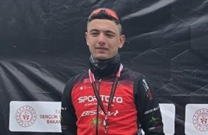 Bisikletçi Mustafa Ayyorkun İran’da yarışta kaza geçirip öldü