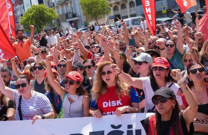 DEM Parti İzmir’deki greve sahip çıktı
