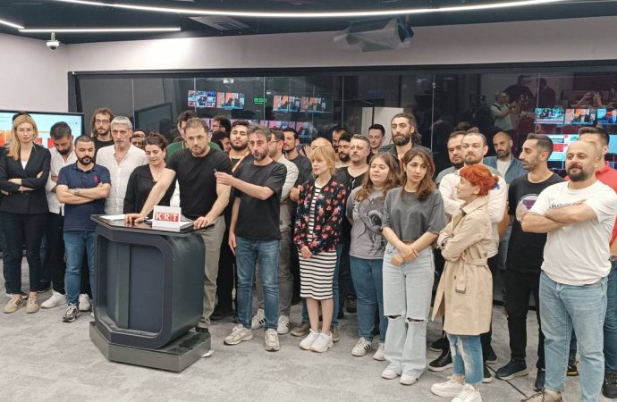 KRT TV çalışanları iş bıraktı, gece ofiste nöbet tuttular