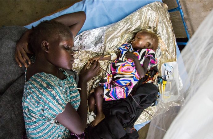 DSÖ uyardı: Sudan’da çocuklar açlıktan, yardıma gelenler mermilerle ölüyor
