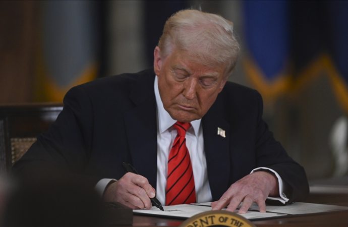Trump 12 ülkeden ABD’ye seyahati yasaklayıp tehdit etti: Sayı artabilir