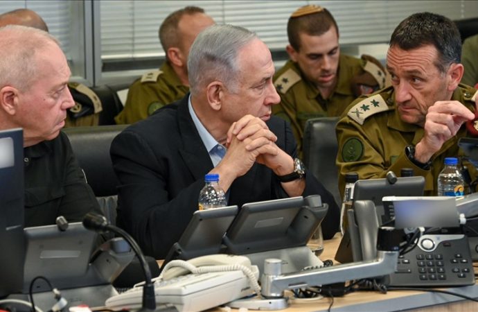 Netanyahu  ordunun tepesini bu nedenle işten atmış: Ultra dincileri askere almak istediler