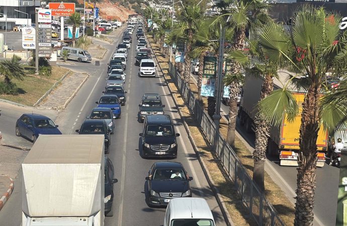 Bayram geldi, Bodrum’a akın var: 24 saatte 50 bin araç girdi