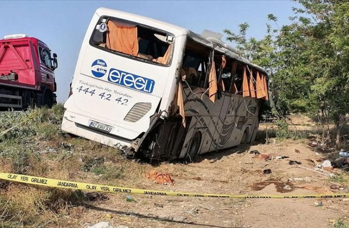 Konya’da yolcu otobüsü devrildi, bir kişi öldü, 26 yaralı var