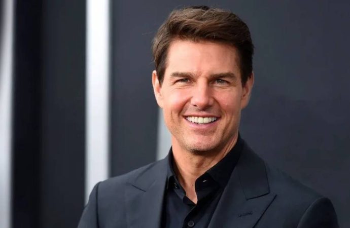 Hollywood rekoru konuşuyor: Tom Cruise 16 kez paraşütle atladı