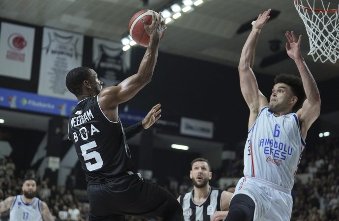 Beşiktaş’ı deplasmanda yenen Anadolu Efes seride öne geçti