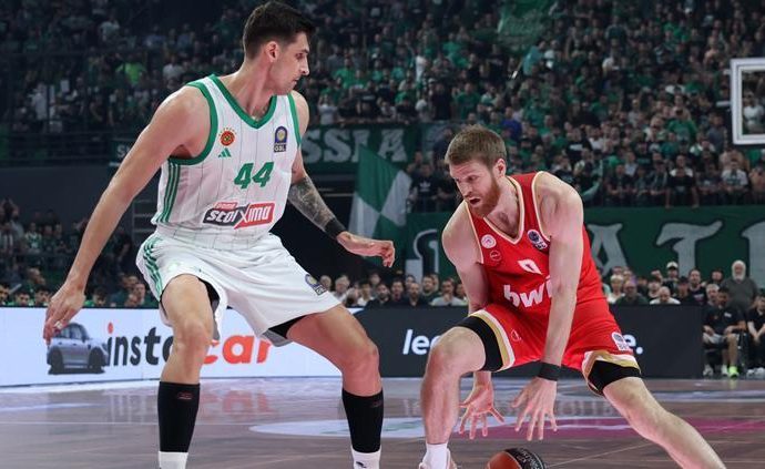 Olympiakos, Panatinaikos serisinde öne geçti!