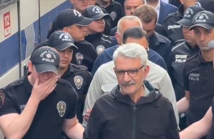 Eski ülkü ocakları başkanıydı, üç günde saçı ağardı