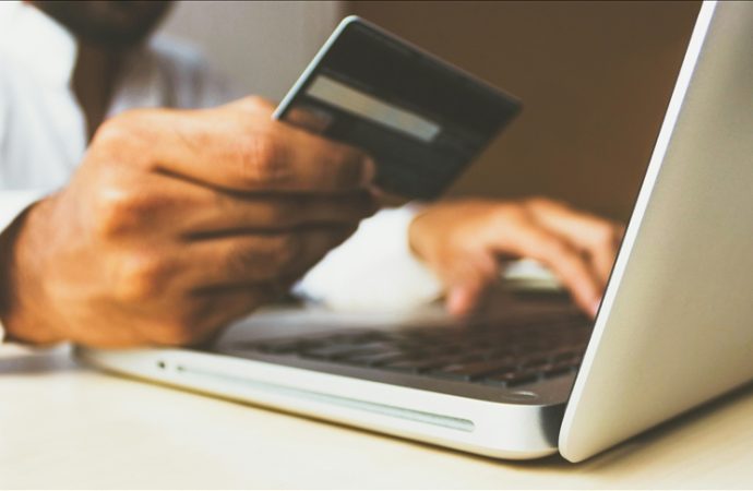 İki pos cihazıyla 268 turisti 1 milyar 150 milyon lira dolandırmışlar