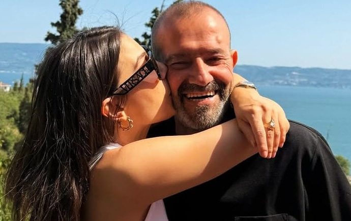 Demet Özdemir bayramda babası ile buzları eritti