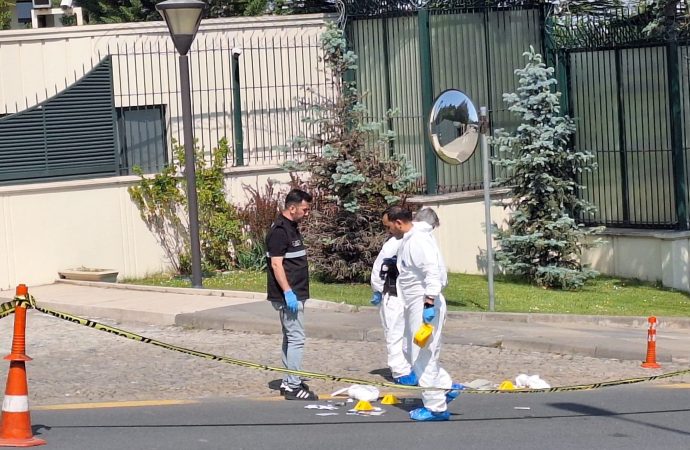 Emekli polis Dışişleri konutunun önünde ateş açtı, vuruldu