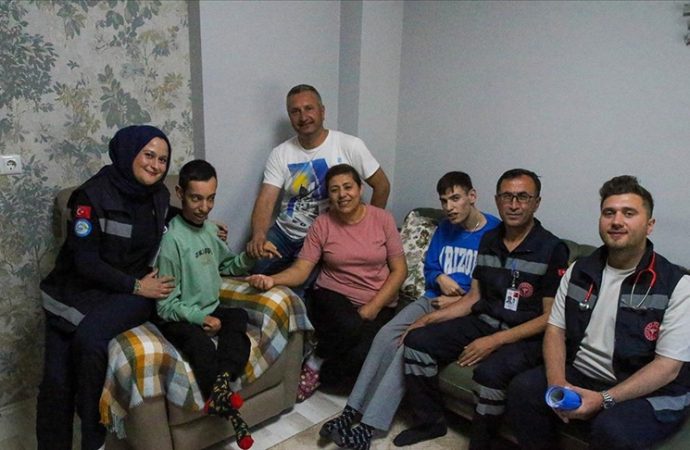 ‘Aile hekimi’nden öte: Sağlık çalışanları her ay iki bin hastanın evine gidiyor