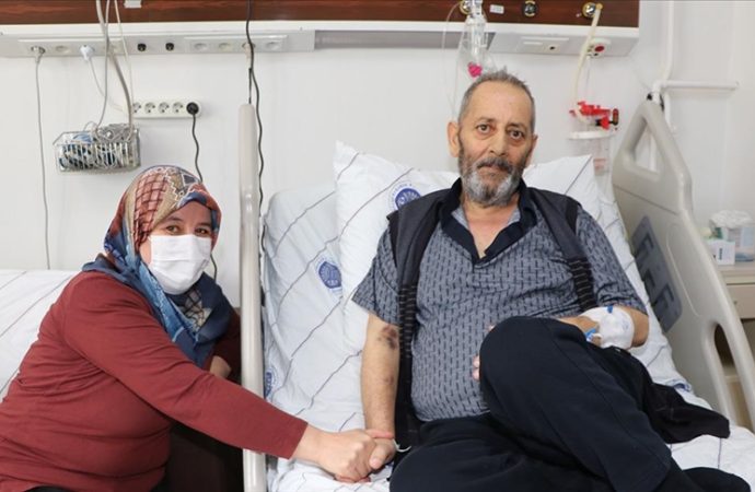 Oğlunun karaciğeriyle hayata tutundu