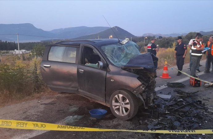 İzmir’de zincirleme trafik kazası: Beş kişi öldü, iki kişi yaralandı