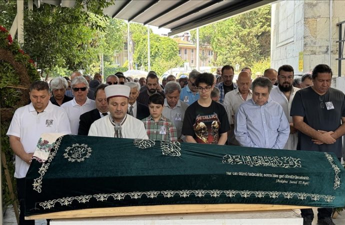Türk edebiyatının “Mona Roza”sı son yolculuğuna uğurlandı