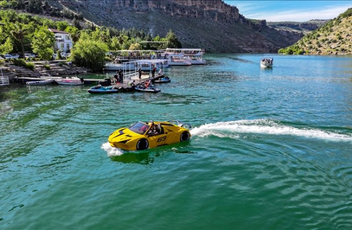 Dicle Baraj Gölü’nde ‘Lamborghini görünümlü’ sürat teknesi