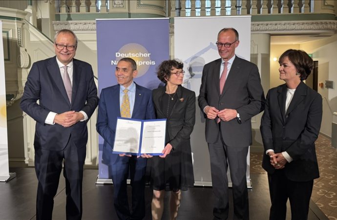 2025 Alman Ulusal Ödülü Biontech’in kurucuları Özlem Türeci ve Uğur Şahin’in