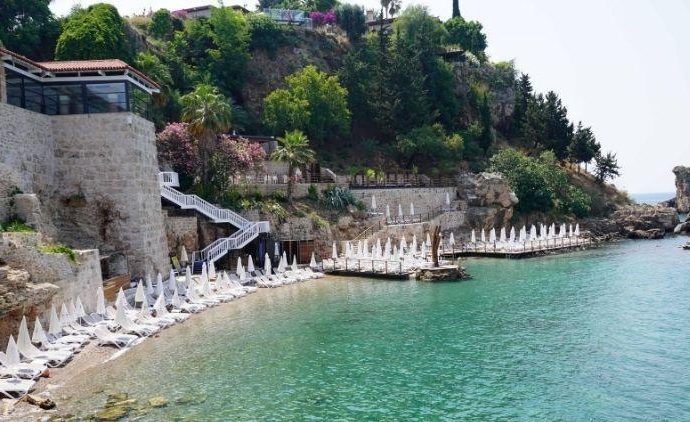 Adı ‘Halk plajı’ ama bakın halk kim?