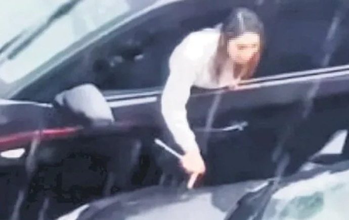 Bir gecede beş araca hasar verdi!