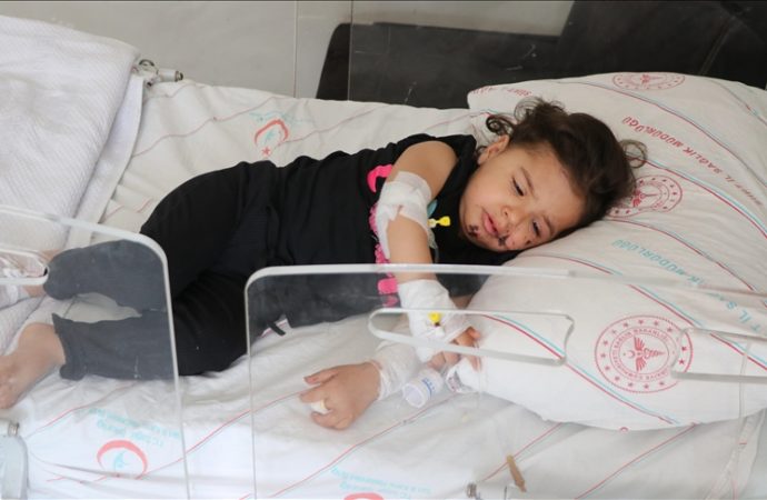 1,5 yaşında bebek beşinci kattan düştü ve bir mucize oldu