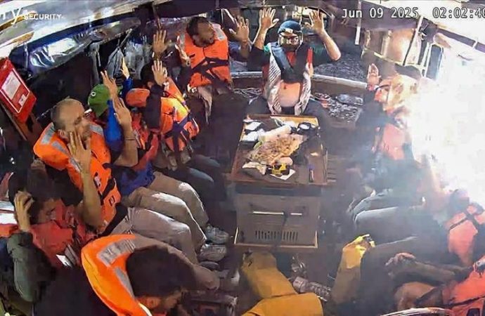 Sekiz aktivistin kimliği belli oldu: Sınır dışı edilene kadar gözaltında kalacaklar
