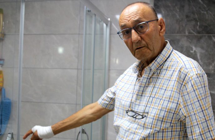 Cam duşakabin bomba gibi patladı