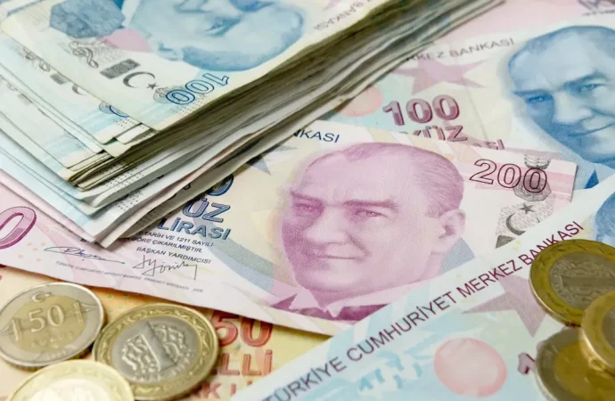 Herkes zam beklerken dev şirket maaş düşürdü