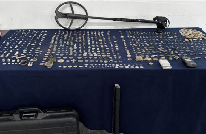 Paralel müze gibi: Tarihi eser niteliğinde 1014 sikke evde saklanmış