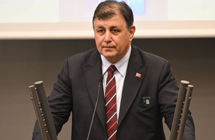 Cemil Tugay 1030 işçinin çıkarılacağını açıkladı: ‘Sorumlusu sendika’