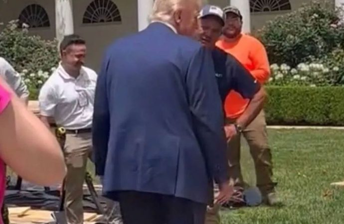 Trump’ın pantolonunun altındaki ne?