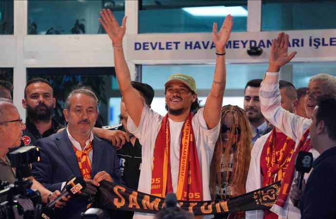 Galatasaray duyurdu: Leroy Sane üç yıllığına burada