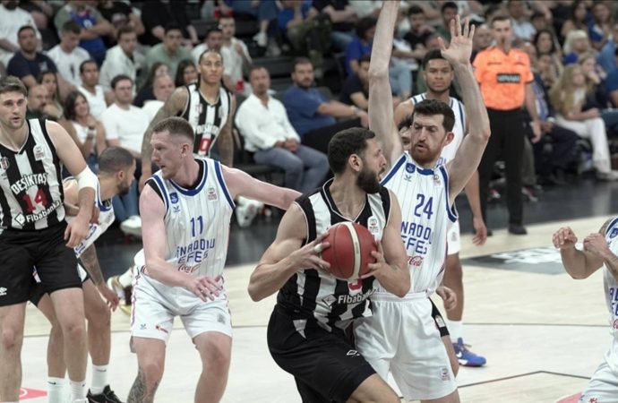 Beşiktaş Anadolu Efes’i devirdi, finale kaldı