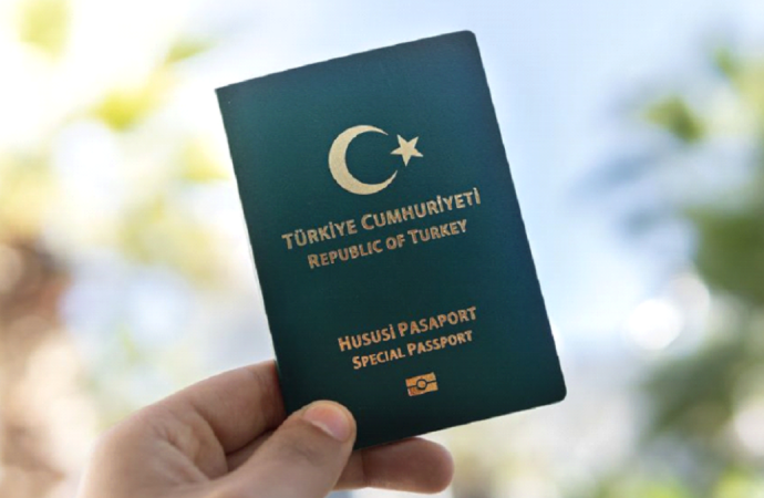 Yeşil pasaport Uganda için bile pul olmuş