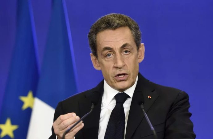 Eski Fransa Cumhurbaşkanı Sarkozy’nin nişanı geri alındı