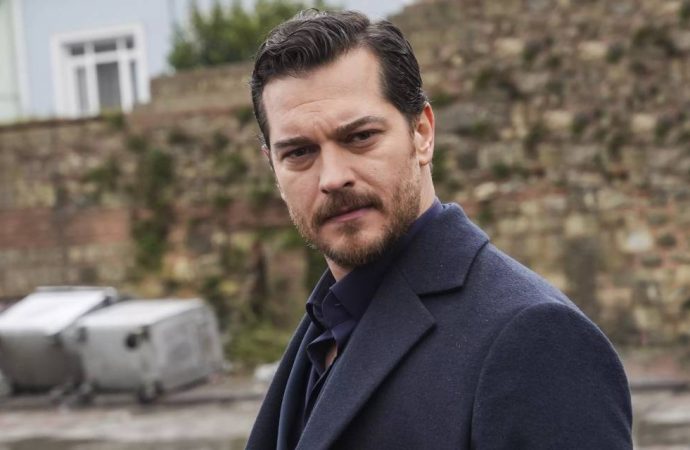Çağatay Ulusoy iki filmlik dev anlaşmaya imzayı attı