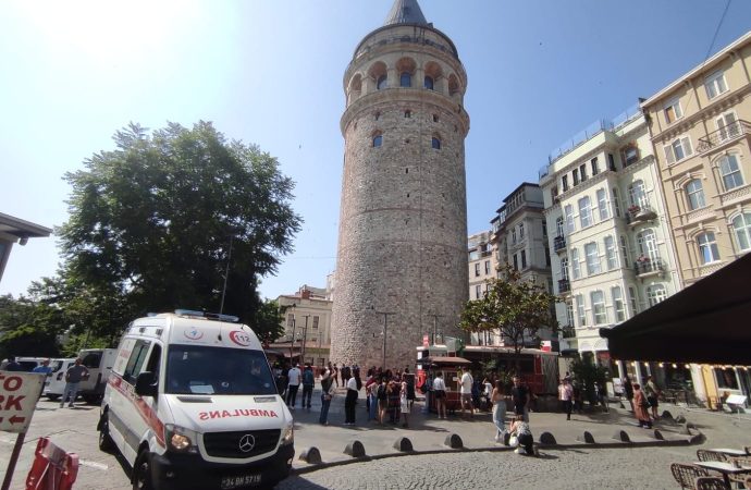 Galata Kulesi’nden düştü: 22 yaşındaki genç hayatını kaybetti