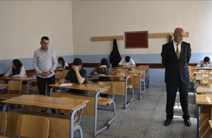 37 yıllık öğretmen ve öğrencileri aynı okulda öğretiyor