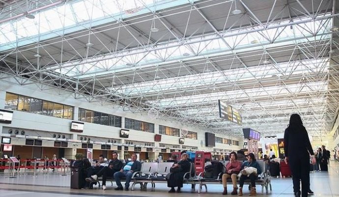 Antalya Havalimanı’nda tavan çöktü, bir kişi yaralı