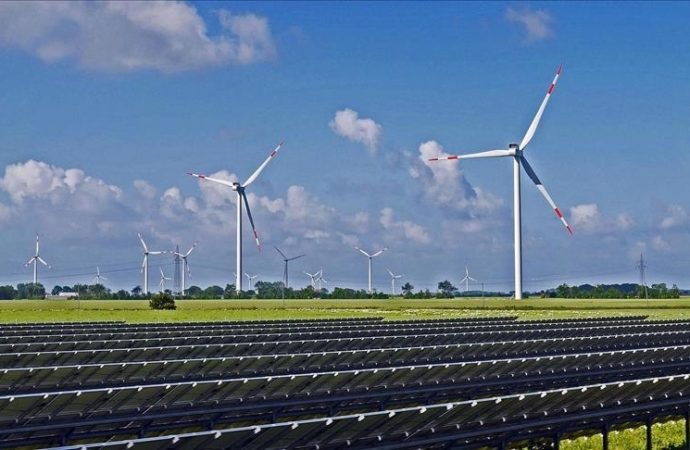 Rüzgar ve güneşten üretilen elektrikle geçen yıl 12 milyar dolarlık enerji ithalatının önüne geçildi