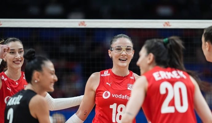 Beşte beş: Filenin Sultanları, Dominik Cumhuriyeti’ni 3-0 yendi